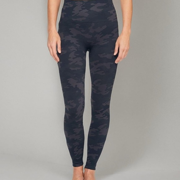 SPANX Black and Gray Leggings High-Waisted Seamless - Picture 1 of 4